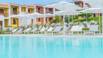 En säsongsöppen utomhuspool