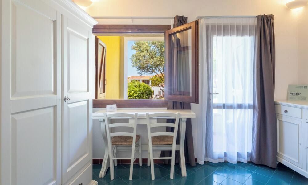 Comfort Apartment | Living area | 35-inch TV with satellite channels