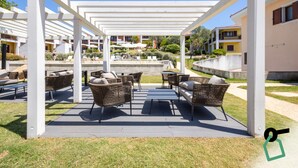 Terrace/patio - Hotiday Punta Sardegna (Costa Serena)