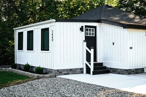 Exterior - Entire home in Lexington, MI! (Lexington)