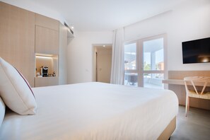 Habitación Deluxe con 1 cama doble o 2 individuales | Minibar, caja fuerte, cunas gratuitas y wifi gratis