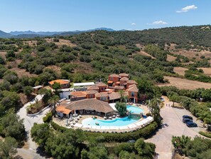 Aerial view - Hotel with swimming pool in Bari Sardo (Bari Sardo)