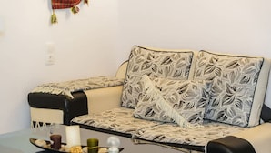 A modern living room with a sofa and a coffee table. - Filippos Traditional Villa - Pool Garden Gem (Finiq)