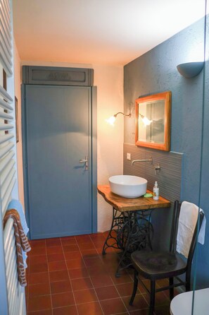 House, Balcony | Bathroom - Casa dël canton (Viale)