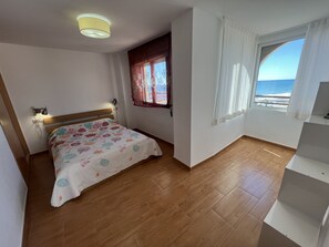 3 bedrooms, free WiFi - Deluxe Levante 6 Beachfront Property (Oropesa del Mar)