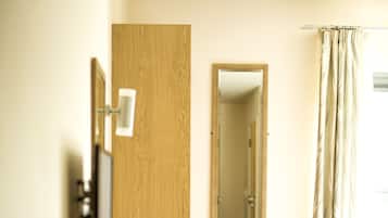 Standardværelse til 3 personer - eget badeværelse (Accessible room) | Interiør