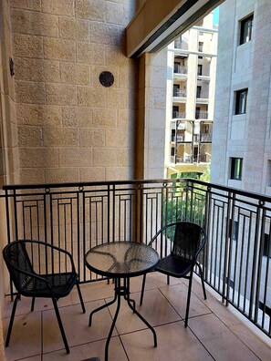 Property grounds - 1 BR Basic Apartement in Jerusalem Estates (Jerusalem)