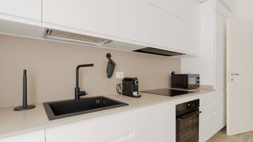 Kühlschrank, Mikrowelle, Geschirrspüler, Toaster