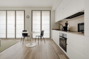 Refrigerador, microondas, lavavajillas y tostadora 