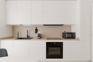 Refrigerador, microondas, lavavajillas y tostadora 