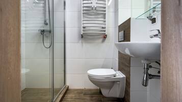 Apartment (106) | Badezimmer | Dusche, Handtücher