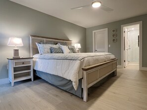 3 habitaciones, tabla de planchar con plancha y cuna de viaje 