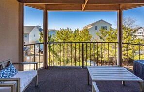 Terrace/patio - Close to the Boardwalk, Jolly Roger Amusement Park and All the OC Fun! (Ocean City)