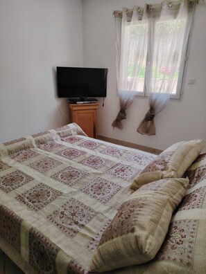 3 bedrooms, iron/ironing board, Internet, bed sheets