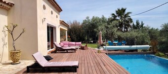 Detached villa for 6 people, swimming pool, 20 minutes from the sea
