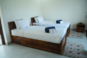 Bureau, espace de travail pour ordinateur portable, Wi-Fi gratuit