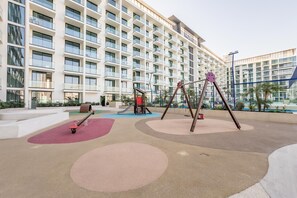 Children’s area - Well-Appointed Studio, Minutes from Circle Mall and Community Parks - Binghatti Phoenix, Jumeirah Village Circle (Dubai)