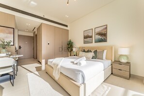 In-room safe, iron/ironing board, free WiFi, bed sheets - Well-Appointed Studio, Minutes from Circle Mall and Community Parks - Binghatti Phoenix, Jumeirah Village Circle (Dubai)
