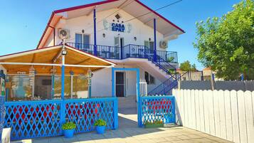 Fachada de la propiedad