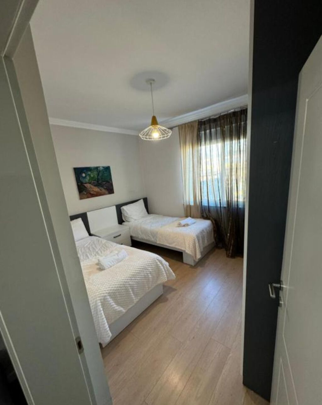 3 bedrooms, iron/ironing board, internet, bed sheets