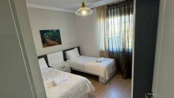 3 bedrooms, iron/ironing board, internet, bed sheets