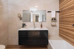 Hair dryer, soap - 3 BR Apartment in Jerusalem Estates (w/ safe room) (Jerusalem)