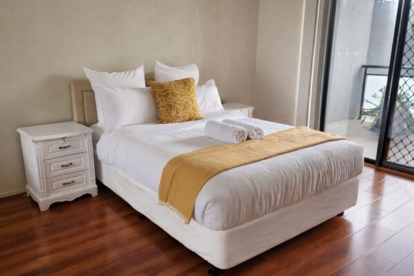 3 habitaciones, tabla de planchar con plancha, wifi y ropa de cama 