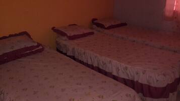 3 chambres, fer et planche Ă repasser