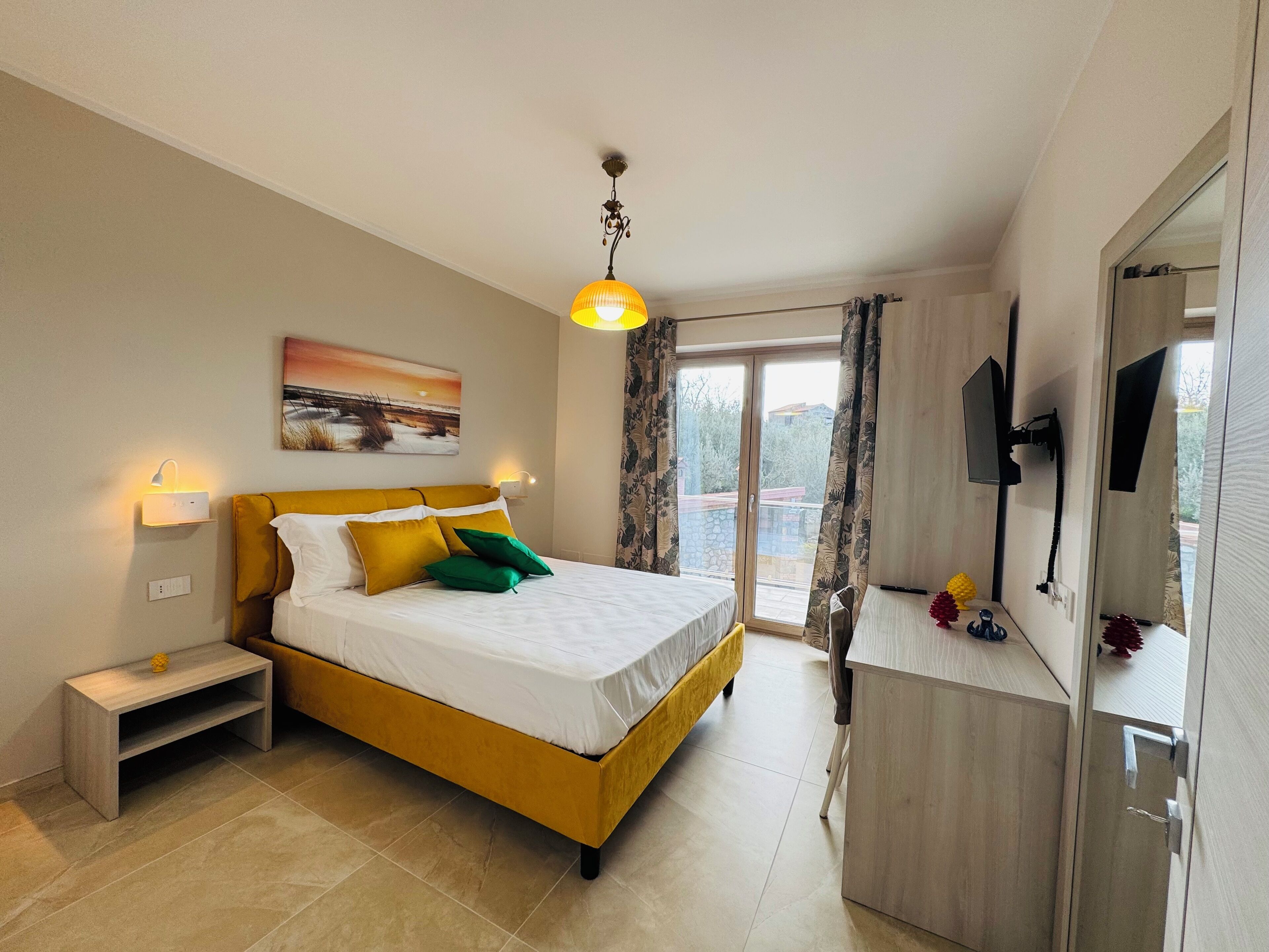 3 bedrooms, iron/ironing board, internet, bed sheets