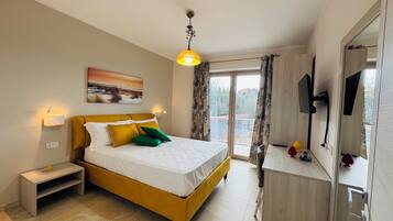 3 bedrooms, iron/ironing board, internet, bed sheets