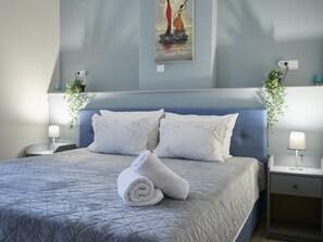 2 bedrooms, iron/ironing board, Internet, bed sheets - Experience relaxed coastal living (Kalamata)