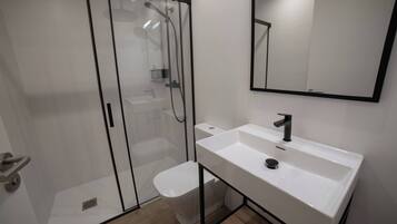 Apartment, 1 Bedroom | Bathroom