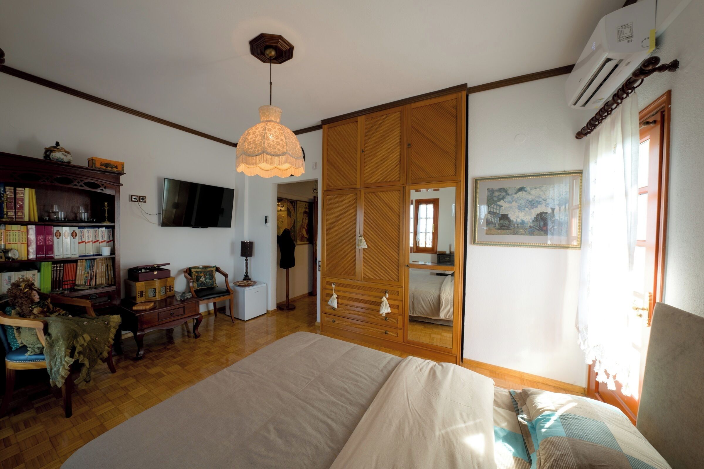 Premium bedding, minibar, individually decorated, individually furnished