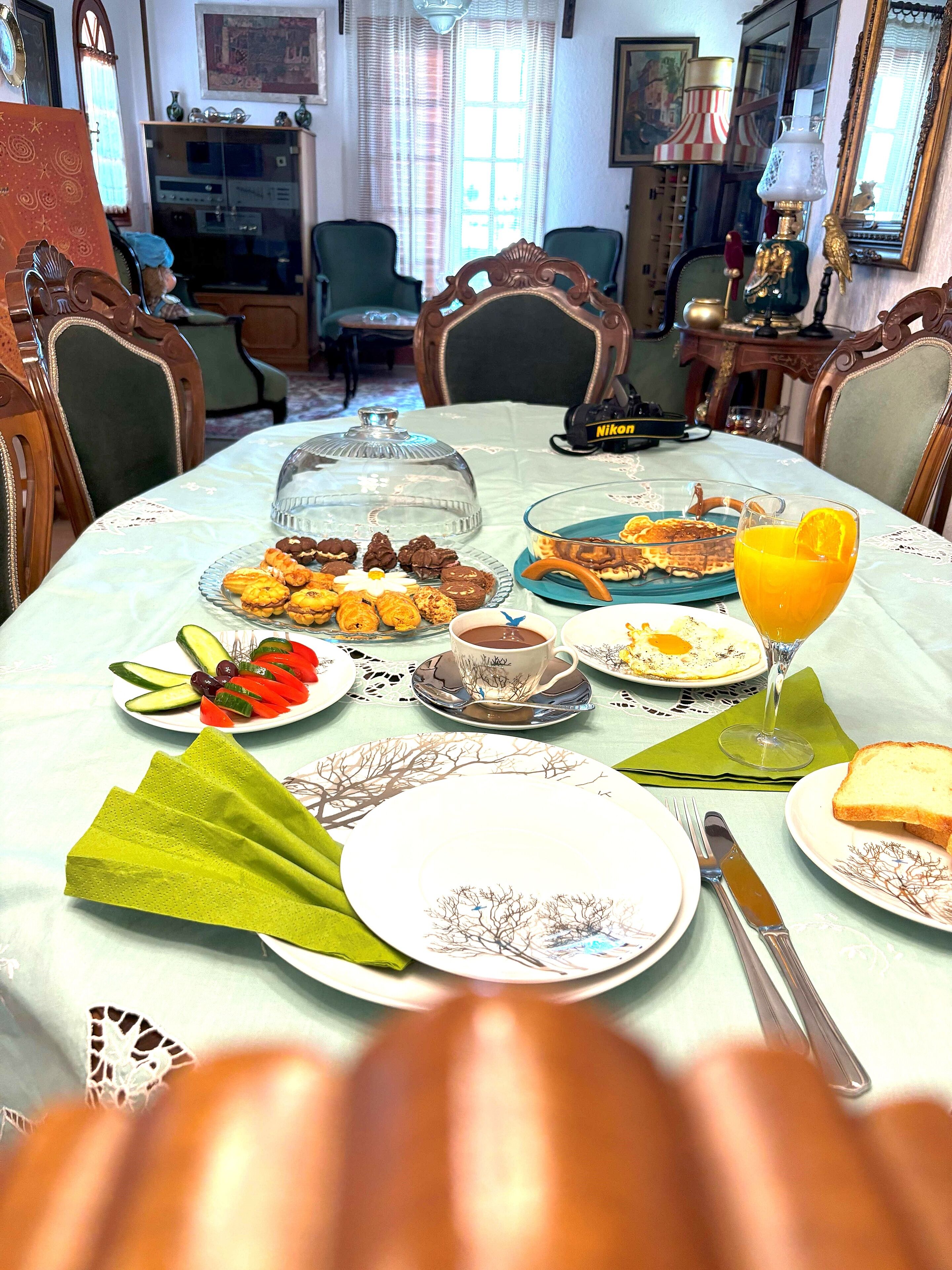 Free daily full breakfast 