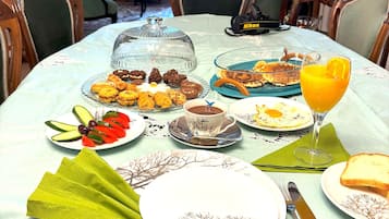 Free daily full breakfast