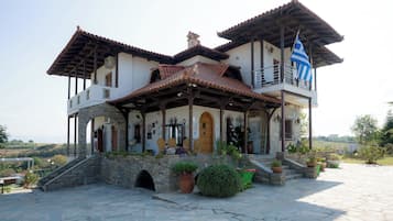 Mặt tiền nơi lưu trú