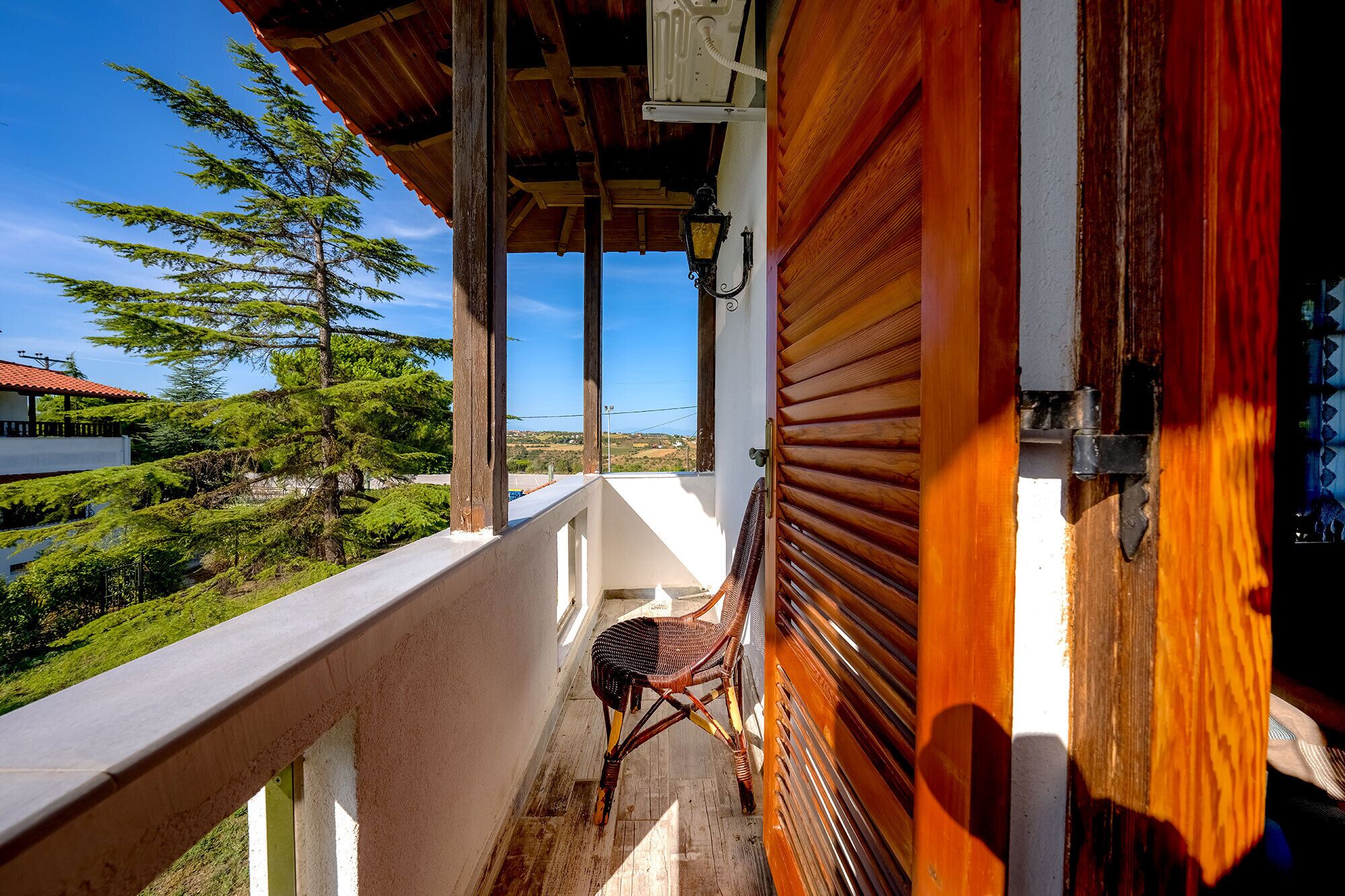 Rom – deluxe, hageutsikt | Sengetøy av topp kvalitet, minibar og individuelt dekorert