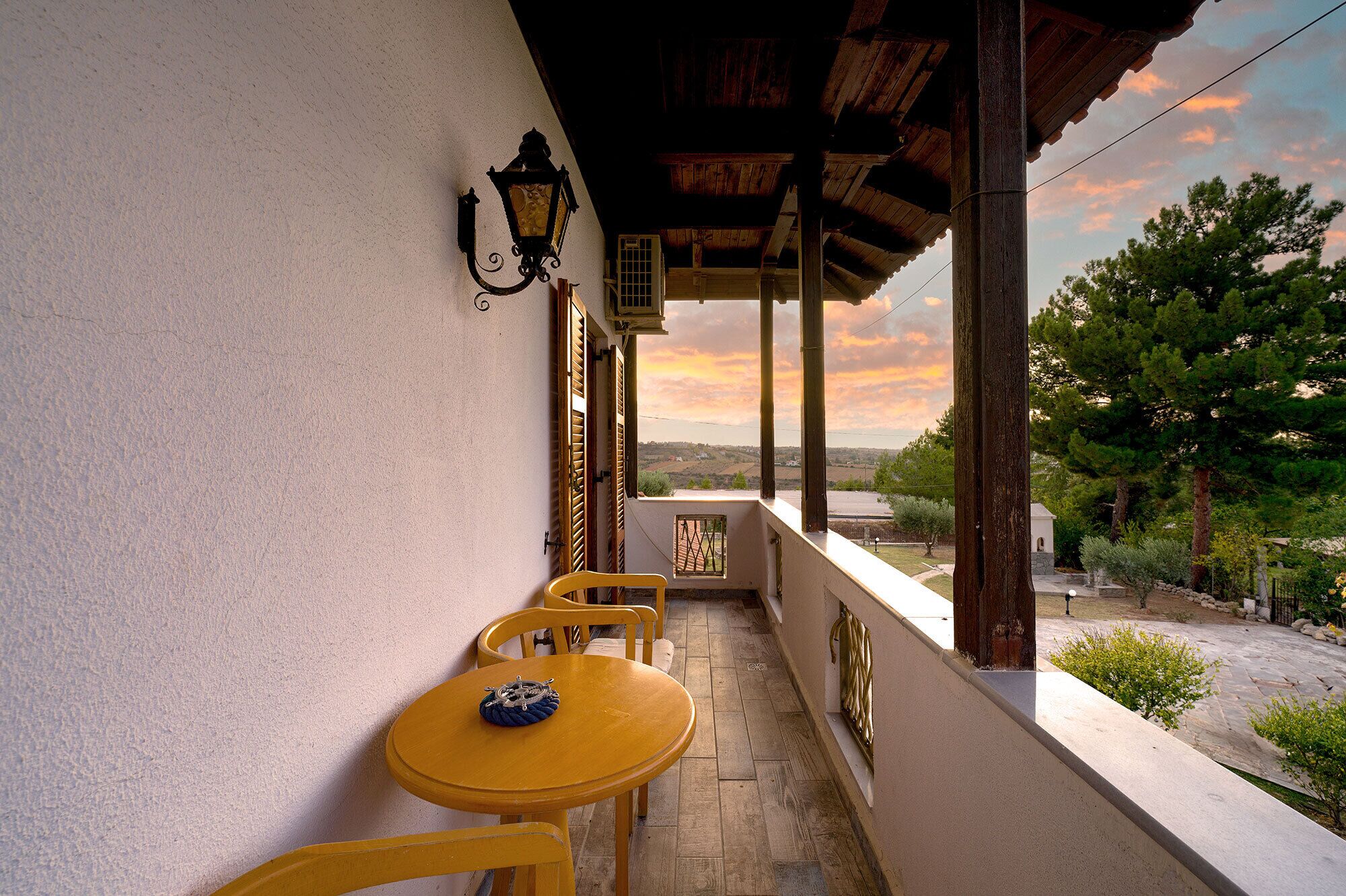 Deluxe Room, Garden View | Terrace/patio