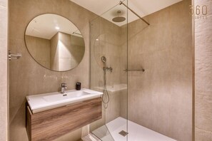 Hair dryer, towels - The Official Mercury Suites: A 2BR lux APT w/WIFI (St. Julian`s)