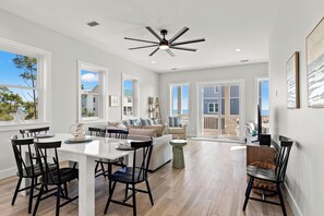 Casa, 4 habitaciones, piscina privada, vistas al mar | Servicio de comidas en la habitación