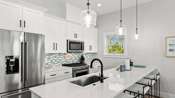 House, 4 Bedrooms, Private Pool, Ocean View | Private kitchen | Full-size fridge, microwave, oven, stovetop