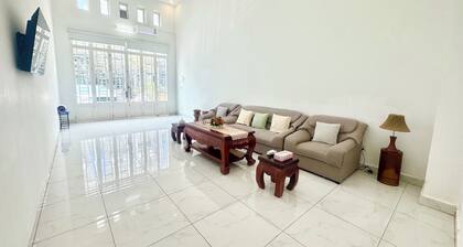 Spacious 5-Bedroom Modern Khmer Home in Central Phnom Penh