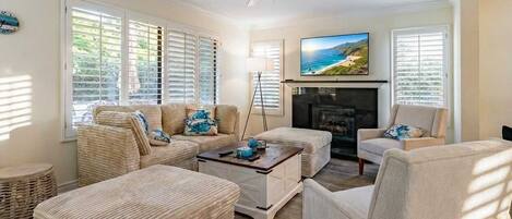 Una Smart TV, una chimenea