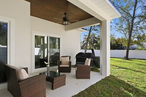 House, 4 Bedrooms | Terrace/patio