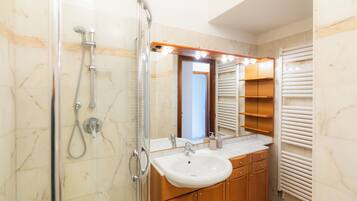 Apartment, 5 Bedrooms | Bathroom