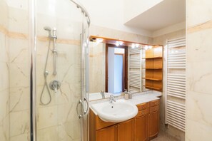 Apartamento, 5 quartos | Banheiro