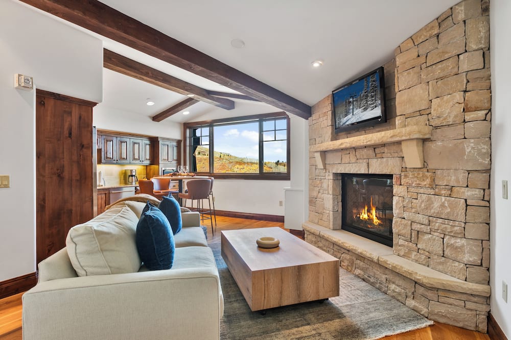Ski-in/ski-out 1br Retreat + Hot Tub 1 Bedroom Condo
