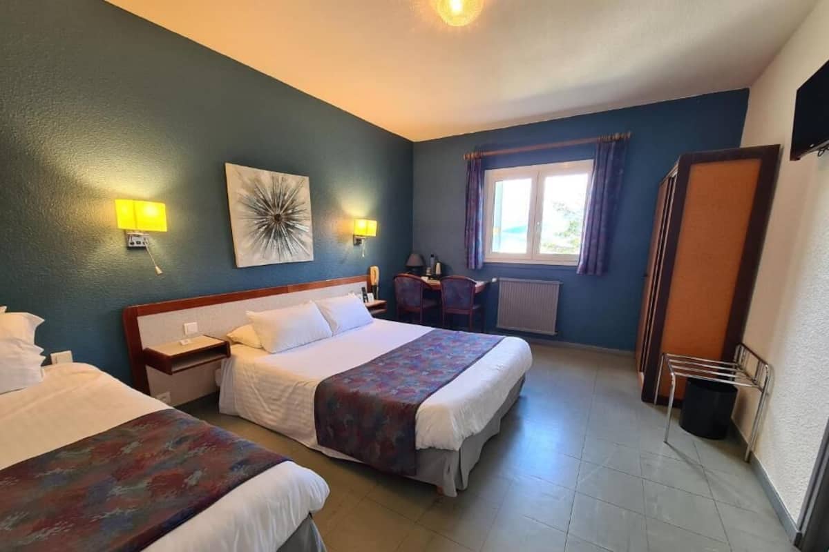 Triple Room, Lake View | WiFi (free), bed sheets