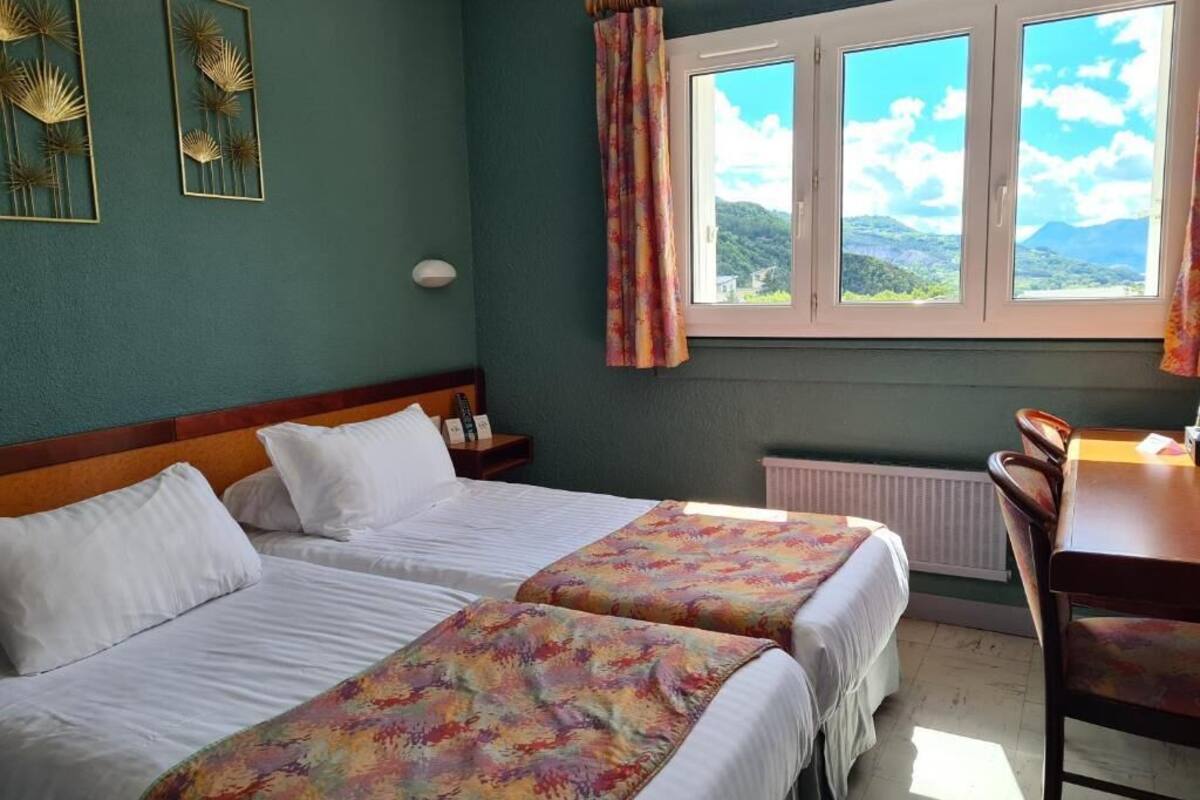 Standard Twin Room, Mountain View | Free WiFi