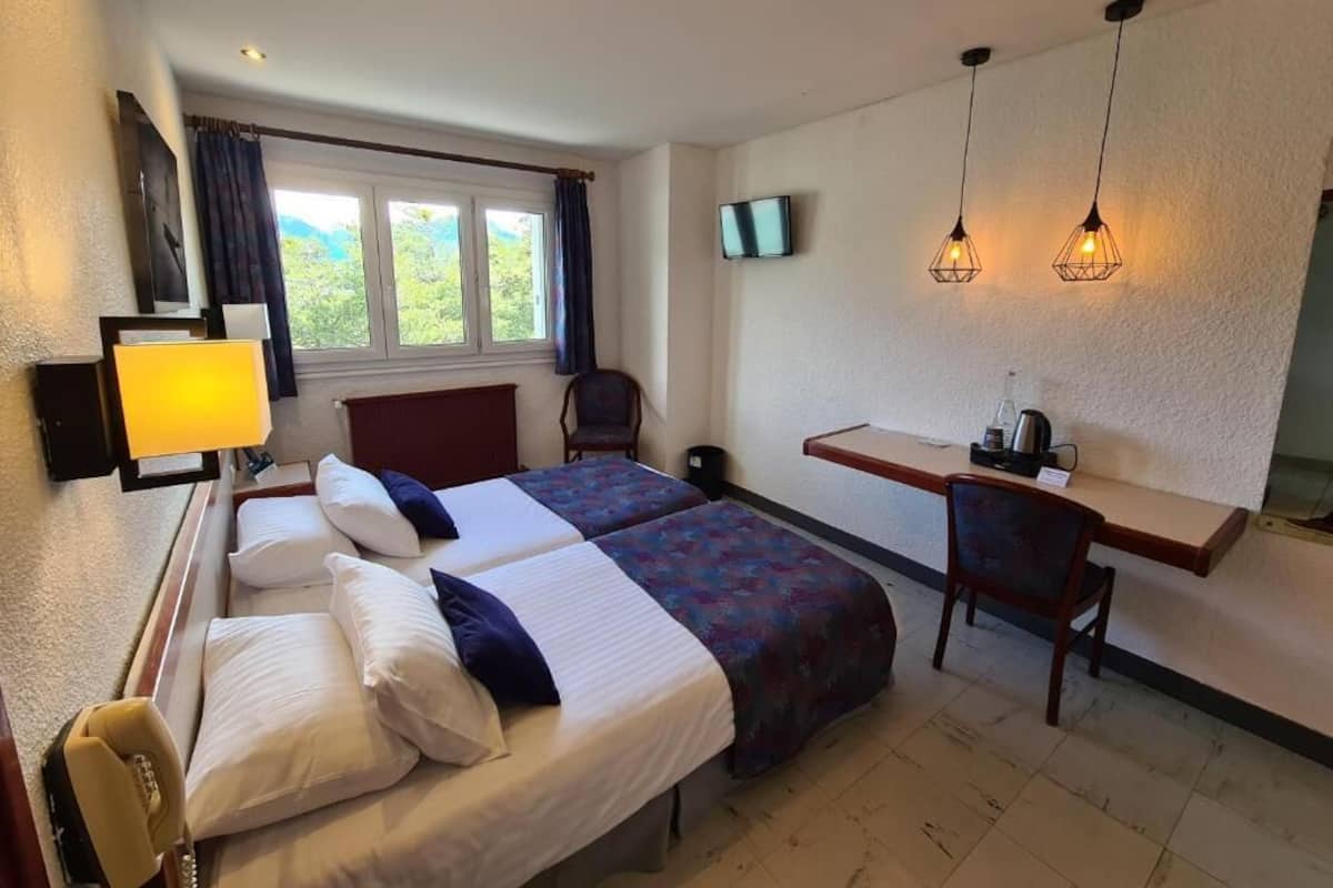 Twin Room, Lake View | WiFi (free), bed sheets